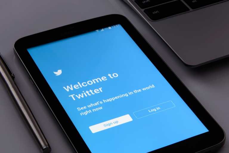 En Twitter Miles de usuarios, afectados por una broma.