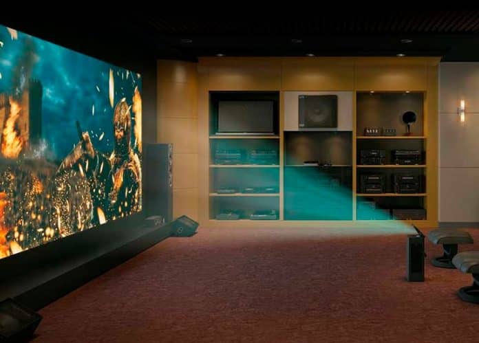 El cine en casa llega con más calidad gracias al nuevo LG CineBeam 4K UHD HU810P
