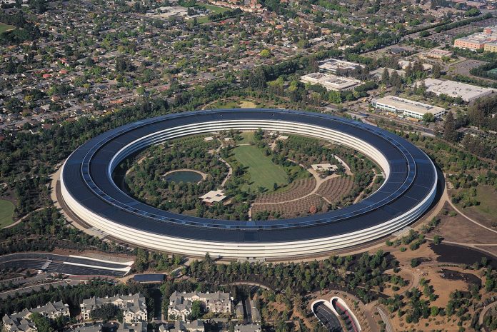 Apple declara una guerra abierta contra Facebook.