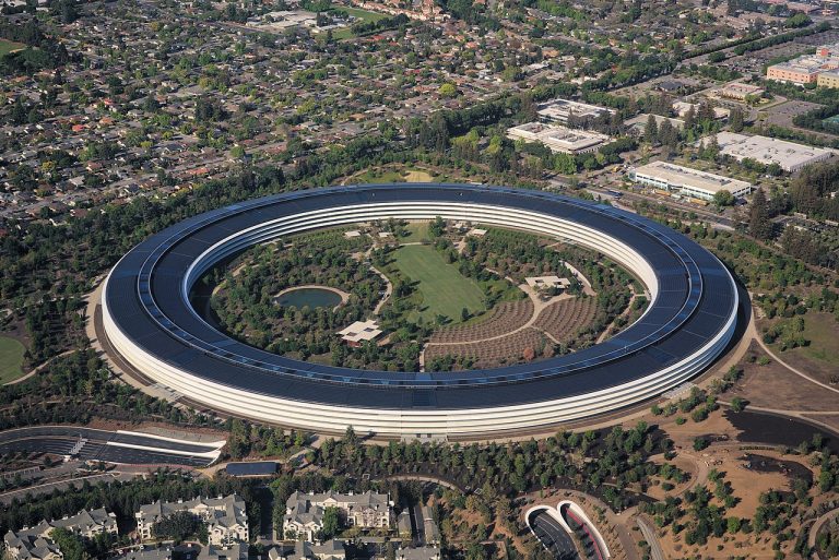 Apple declara una guerra abierta contra Facebook.